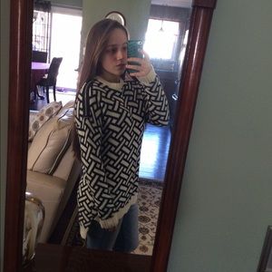 High low back and white sweater with zippers