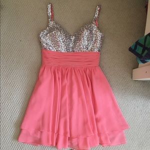 BEAUTIFUL SHORT FORMAL DRESS