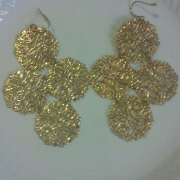 Avon gold filagree lace drop earrings