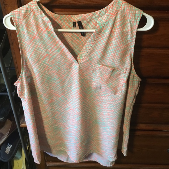 Sleeveless tank top