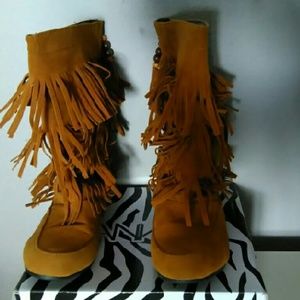 Apache-02 camel boots sizes 8