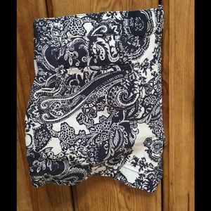 Size 6 white and navy paisley shorts