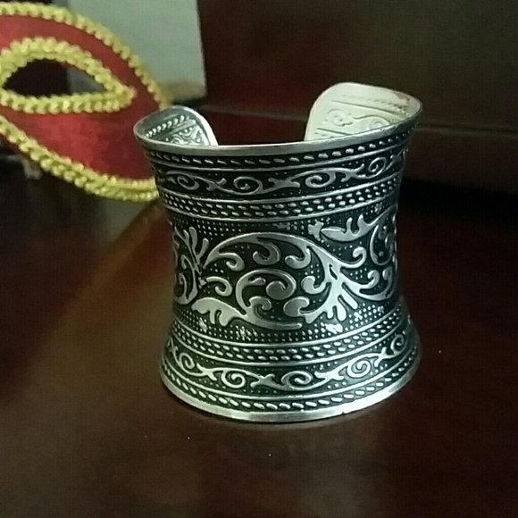 Cuff bracelet
