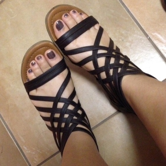 BLACK GLADIATOR SANDALS