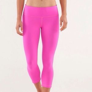 Lululemon dark pink wunder under crops