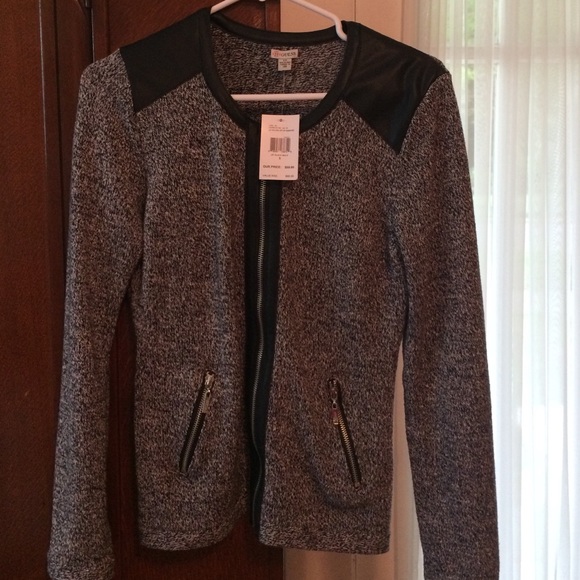 Brand new Guess sweater/jacket