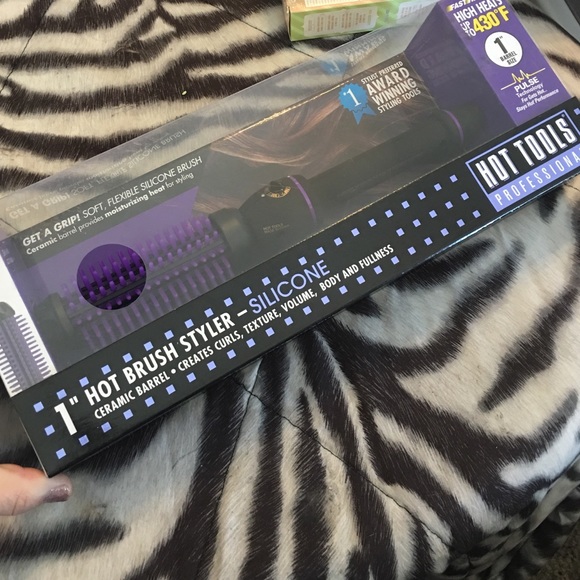 hot tools silicone brush styler