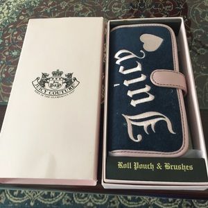 BRAND NEW JUICY COUTURE makeup brushes kit