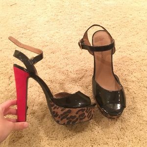 Color Blocked Black Red & Cheetah print pumps!