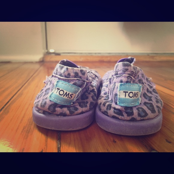 Girls purple cheetah Toms SZ 11