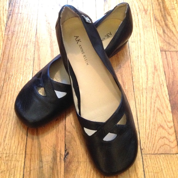 Anne Klein Shoes - Vintage Black Leather Flats