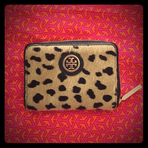 Tory Burch Handbags - SOLD.   Tory Burch  Robinson Zip Coin Case