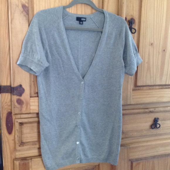 Long light weight short sleeved sweater