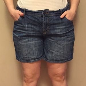 Old Navy Boyfriend Jean Shorts Size 14