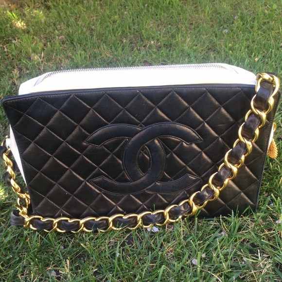 100% authentic Very rare vintage Chanel purse