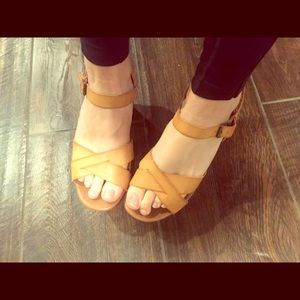 Faux wooden platform shoes size 9