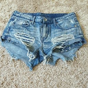 Distressed cheeky shorts from H&M
