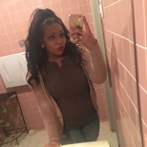 Meet your Posher, Alina