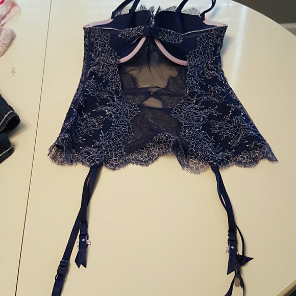 Victoria's Secret nighty/corset - Picture 2 of 4