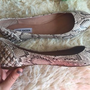 Steve Madden snake flats