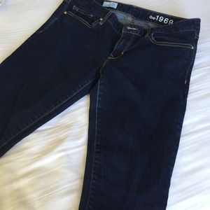 • Gap skinny jeans •