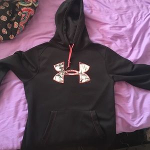 Medium Under Armor sweatshirt