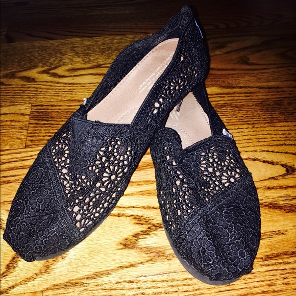 Black crotchet TOMS