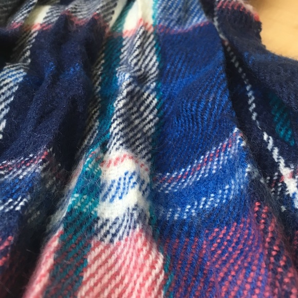 Scarf - Picture 2 of 3