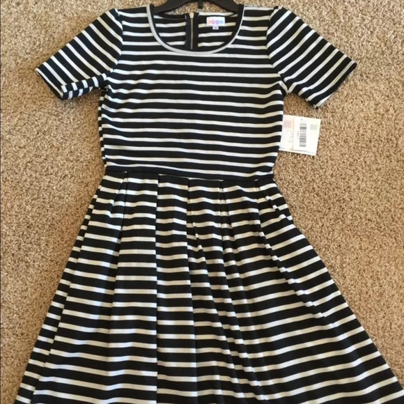 ⚡️SOLD⚡️Lularoe Amelia S - Picture 2 of 3