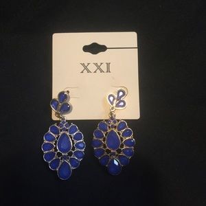 NWT blue dangly earrings from forever 21
