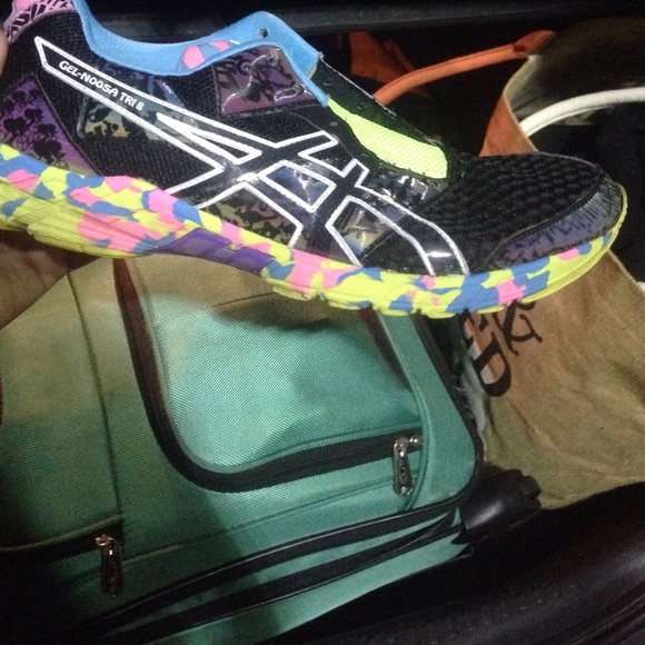 asic tennis shoes womens