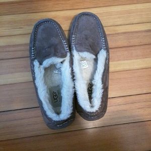 UGG Ansley Slippers size 6 (women's)