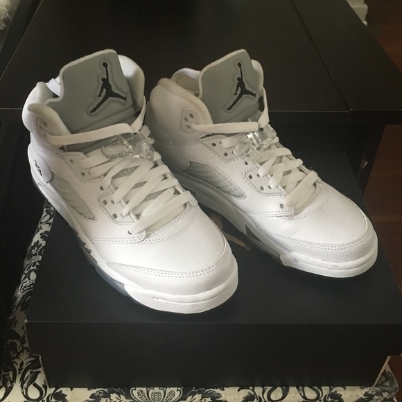 Jordan 5 Silver Metallics Size 4y or 6w