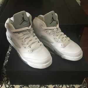 Jordan 5 Silver Metallics Size 4y or 6w