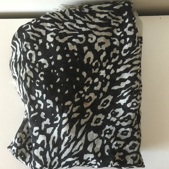 Black and white bgbc scarf - Picture 2 of 2