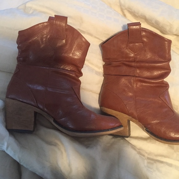 brown boots with heel - Picture 1 of 1