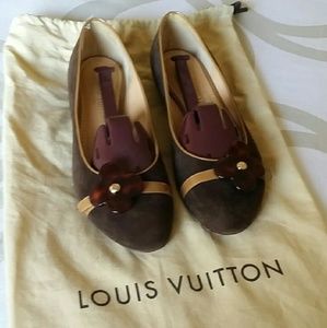 Louis Vuitton Brown Suede Ballet Flat Resin Flower