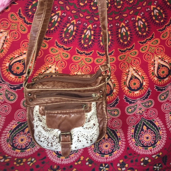 Distressed/ Lace Purse😍