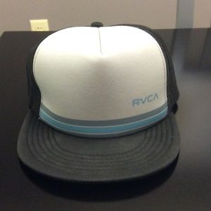 Snap back RVCA hat