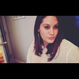 Meet your Posher, Adrienne