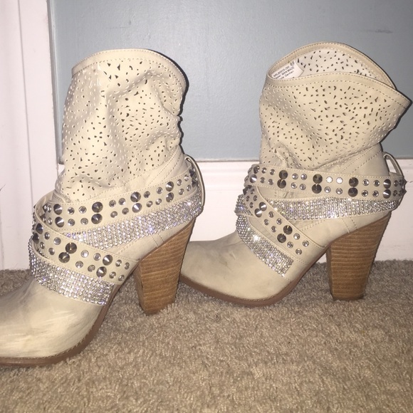 Adorable high heel boots!