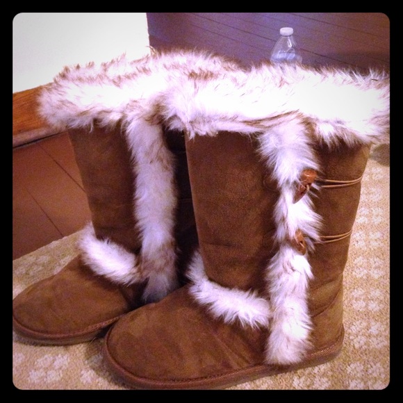 Furry winter boots