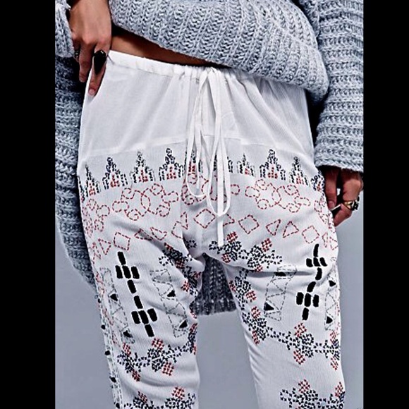 Free People white Bali Arctic Hearts Harem Pant M - Picture 3 of 4