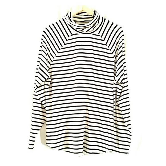 Old Navy Scoop Necked Top/ Turtle Neck Size XXL