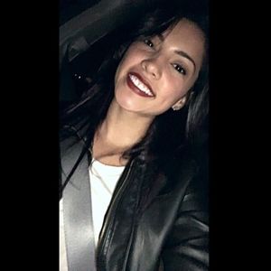 Meet your Posher, Alexis