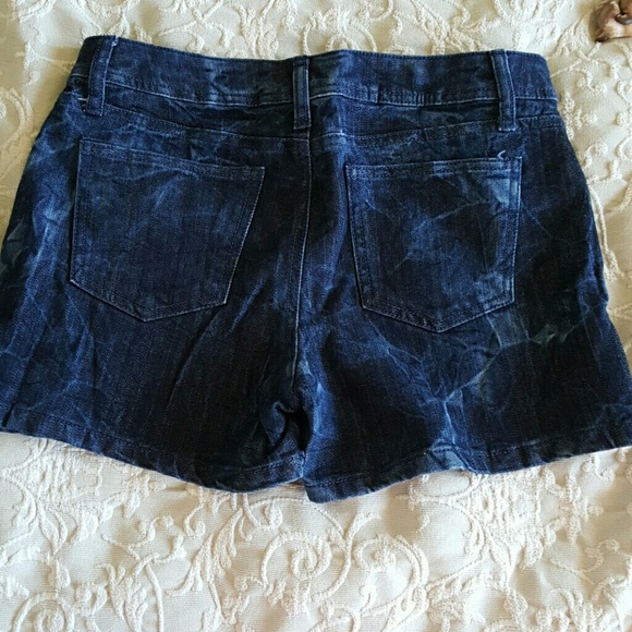 Donated a.n.a. acid wash shorts.Never worn.6/28 - Picture 2 of 4
