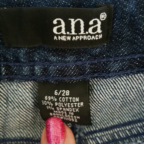Donated a.n.a. acid wash shorts.Never worn.6/28 - Picture 4 of 4
