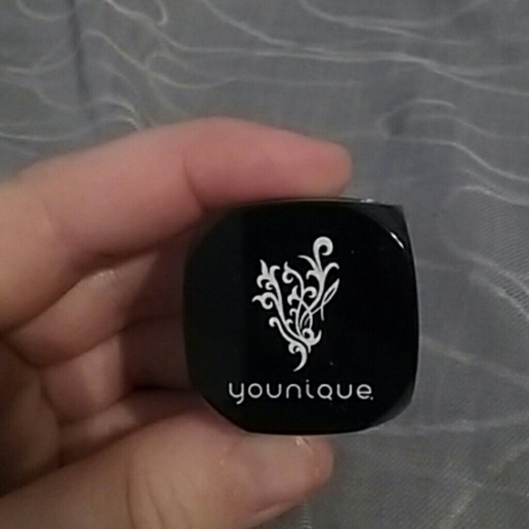 Younique moodstruck minerals eyeshadow