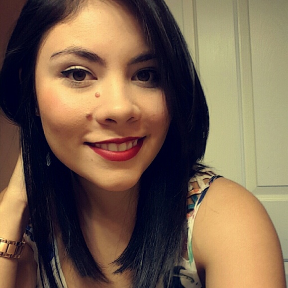 Meet your Posher, Nicole