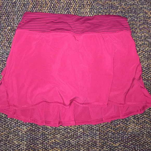 Fuchsia Lululemon skirt